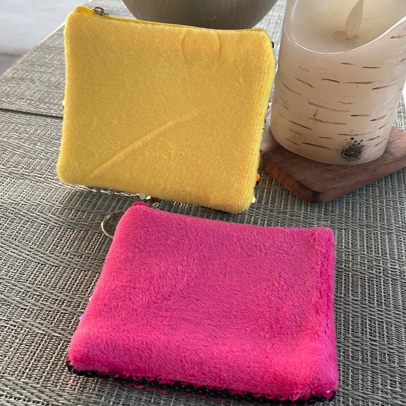 #7L Small Sequined Love Pouch Keychain - Picture 3 of 8